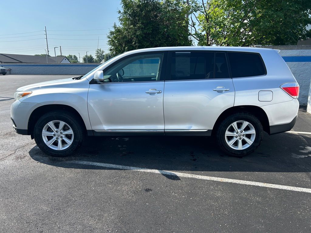 Thumbnail: 2012 Toyota Highlander - 2