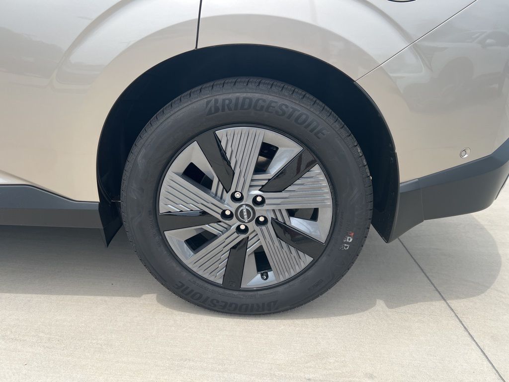 2025 Champagne Silver Metallic Nissan Murano SL AWD SUV