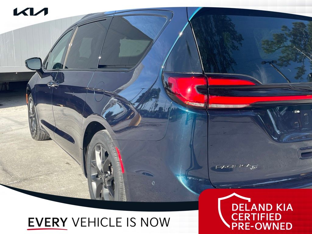 Used 2024 Chrysler Pacifica Van