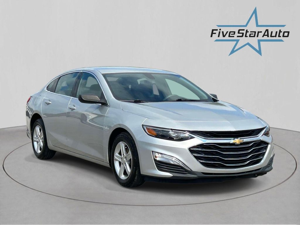 Silver Ice Metallic 2019 Chevrolet Malibu Sedan Front-Wheel Drive Continuously Variable Transmission