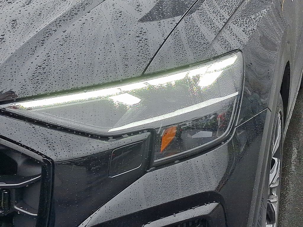 Thumbnail: 2026 Audi Q8 - 6