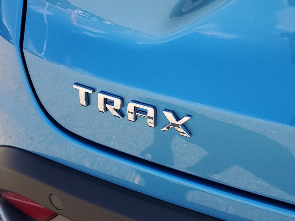 2025 Chevrolet Trax LT 8