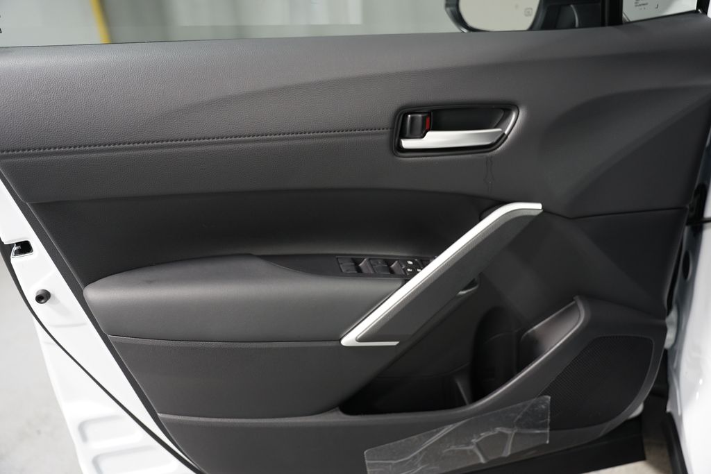 2025 Toyota Corolla Cross XLE 29