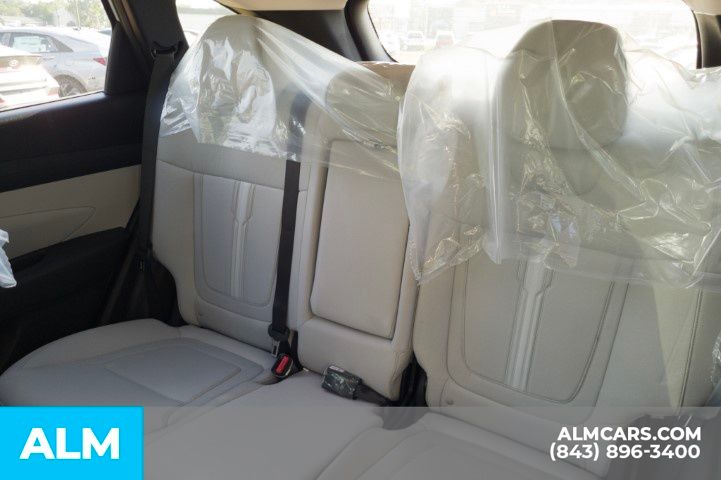Used 2026 White Hyundai SEL image 17