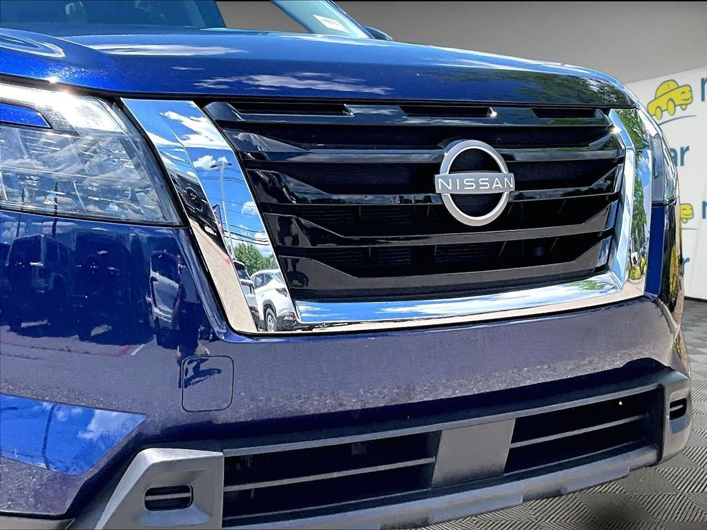 2025 Nissan Pathfinder — photo 2