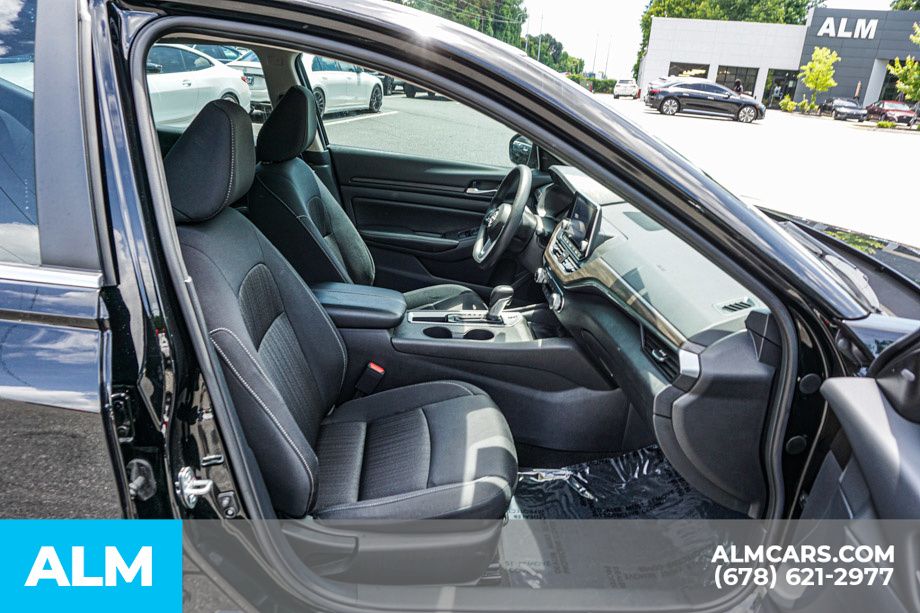Used 2025 Black Nissan 2.5 SV image 23
