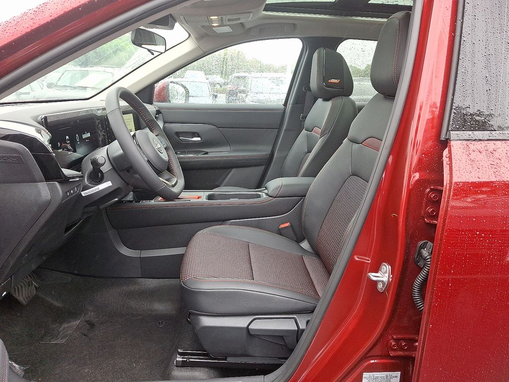 2025 Nissan Kicks SR 5