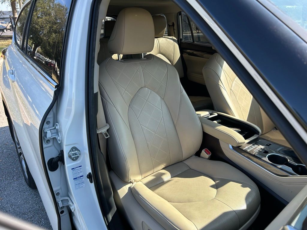 Thumbnail: 2021 Toyota Highlander - 16