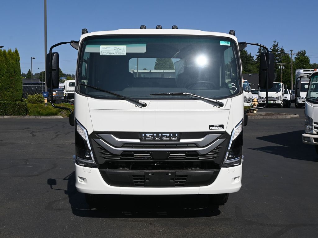 2025 Isuzu NPR XD 