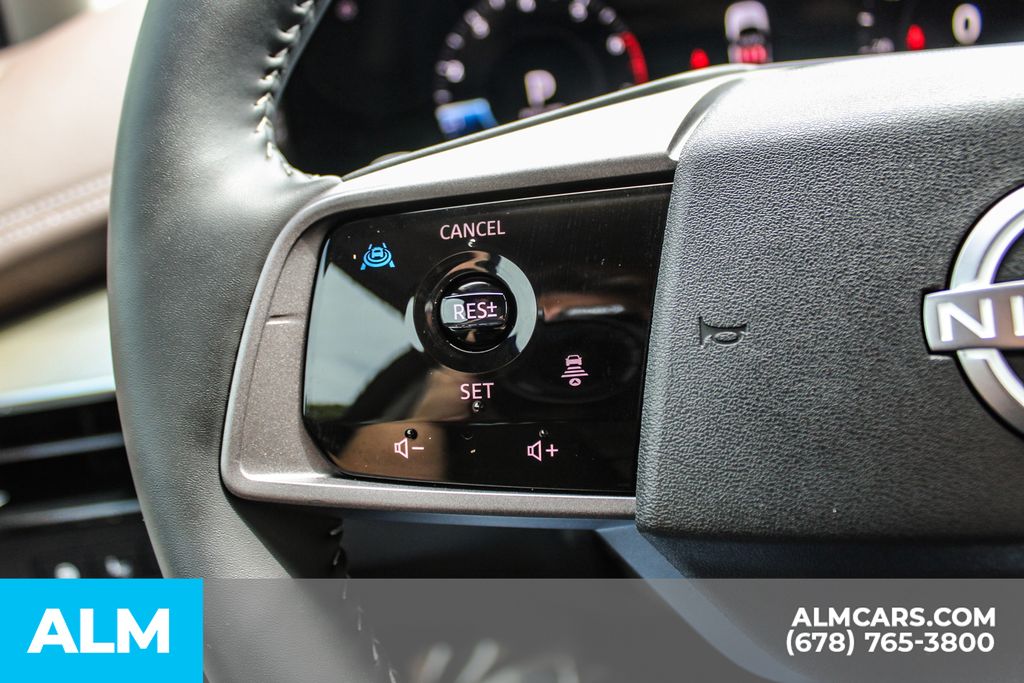 Used 2025 Black Nissan Platinum image 27