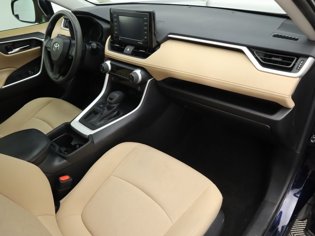 Thumbnail: 2021 Toyota RAV4 - 17