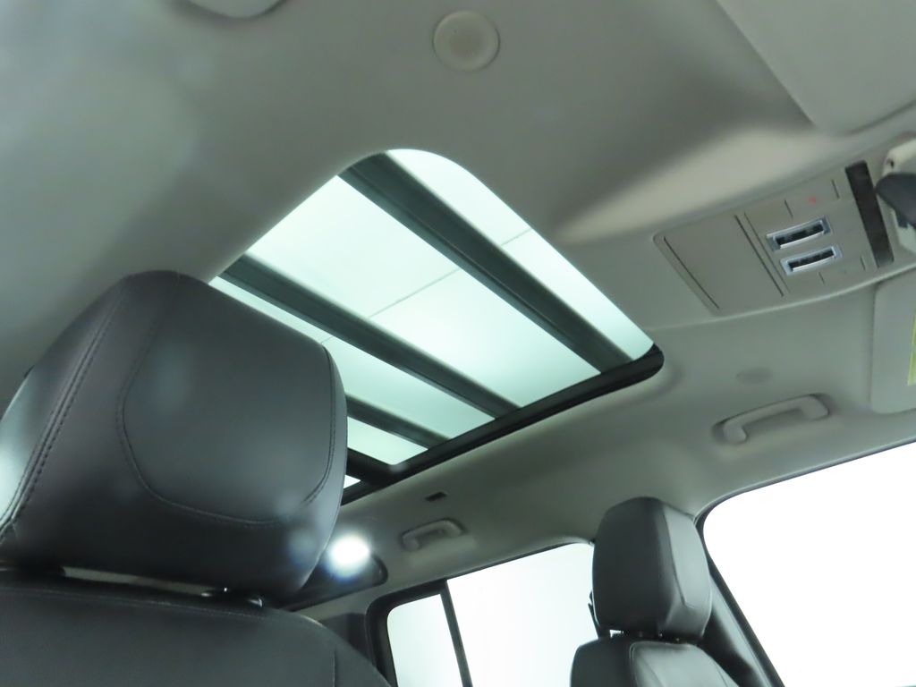 Thumbnail: 2022 Land Rover Defender - 18