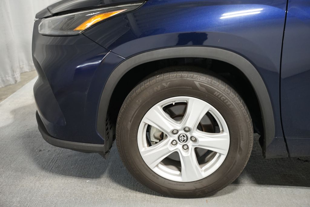 Thumbnail: 2023 Toyota Highlander - 5
