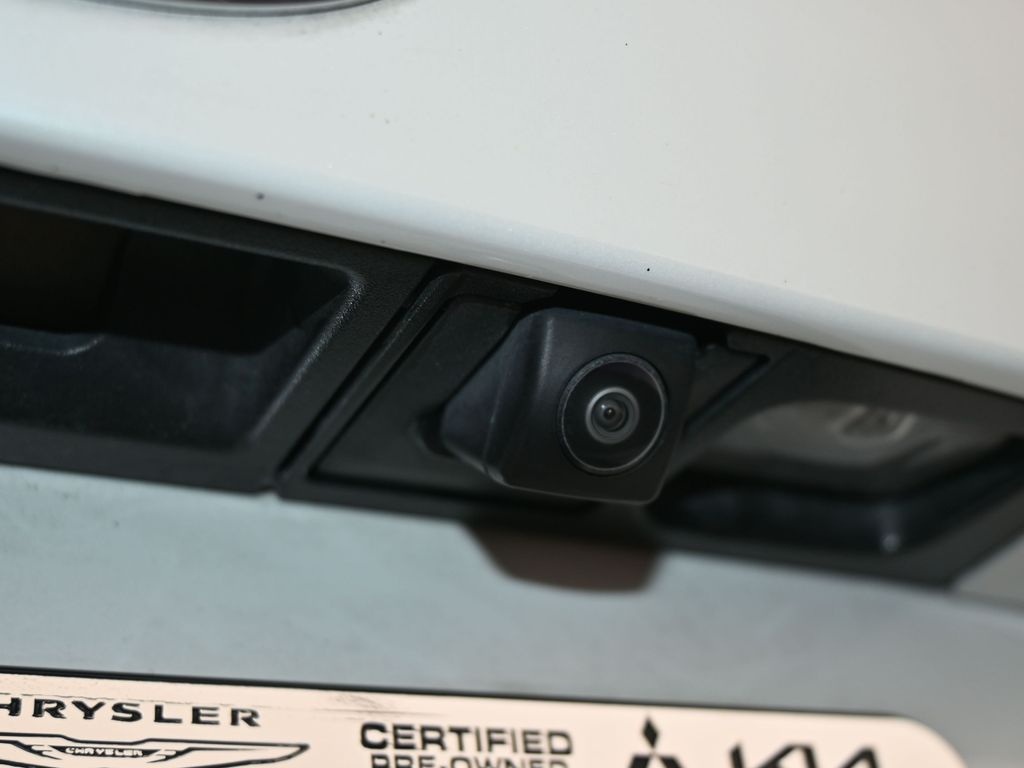 Used 2025 Rhodium White Premium Mazda Preferred image 32