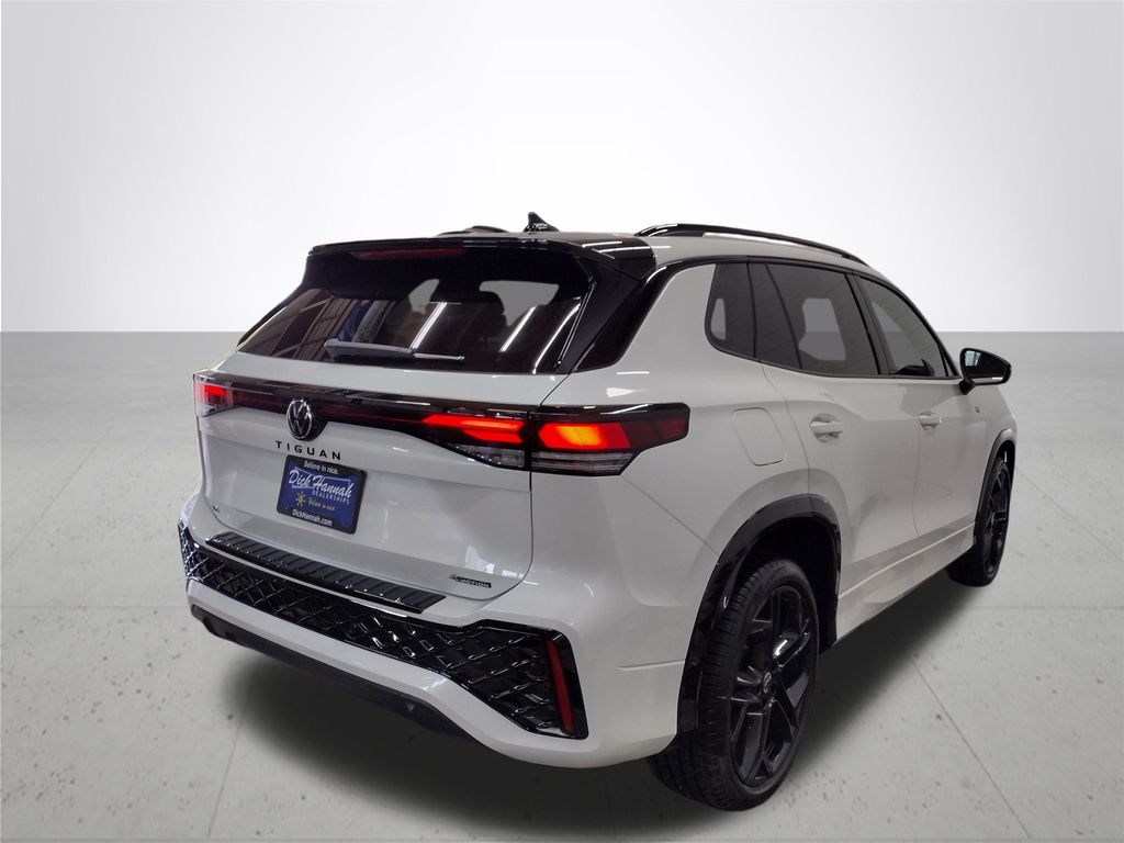 2025 Volkswagen Tiguan 2.0T SE R-Line Black