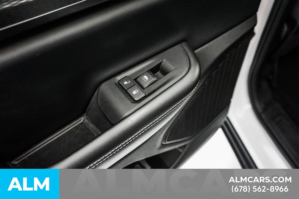 Used 2025 White/off-white Jeep Altitude image 54