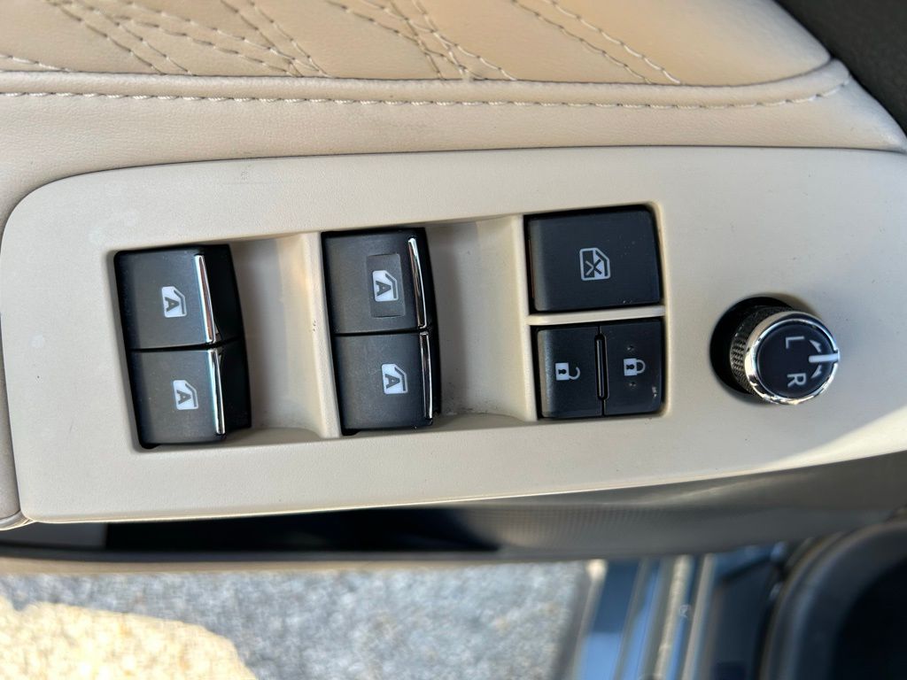 Thumbnail: 2019 Toyota Avalon - 17