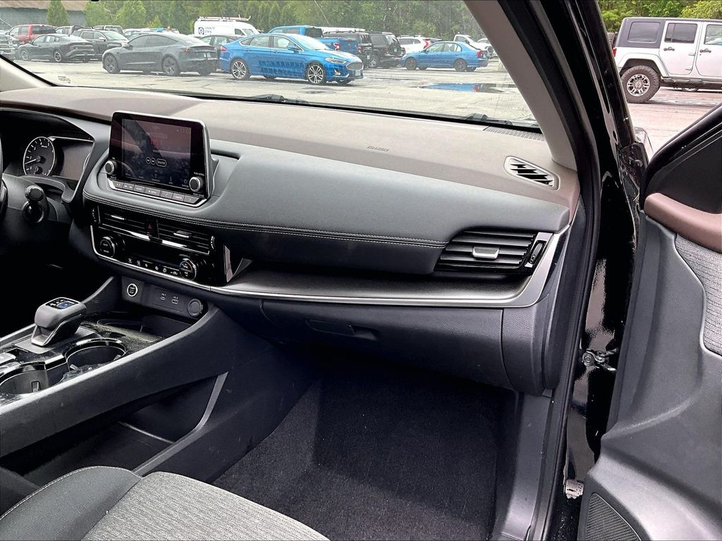 2022 Nissan Rogue — photo 13