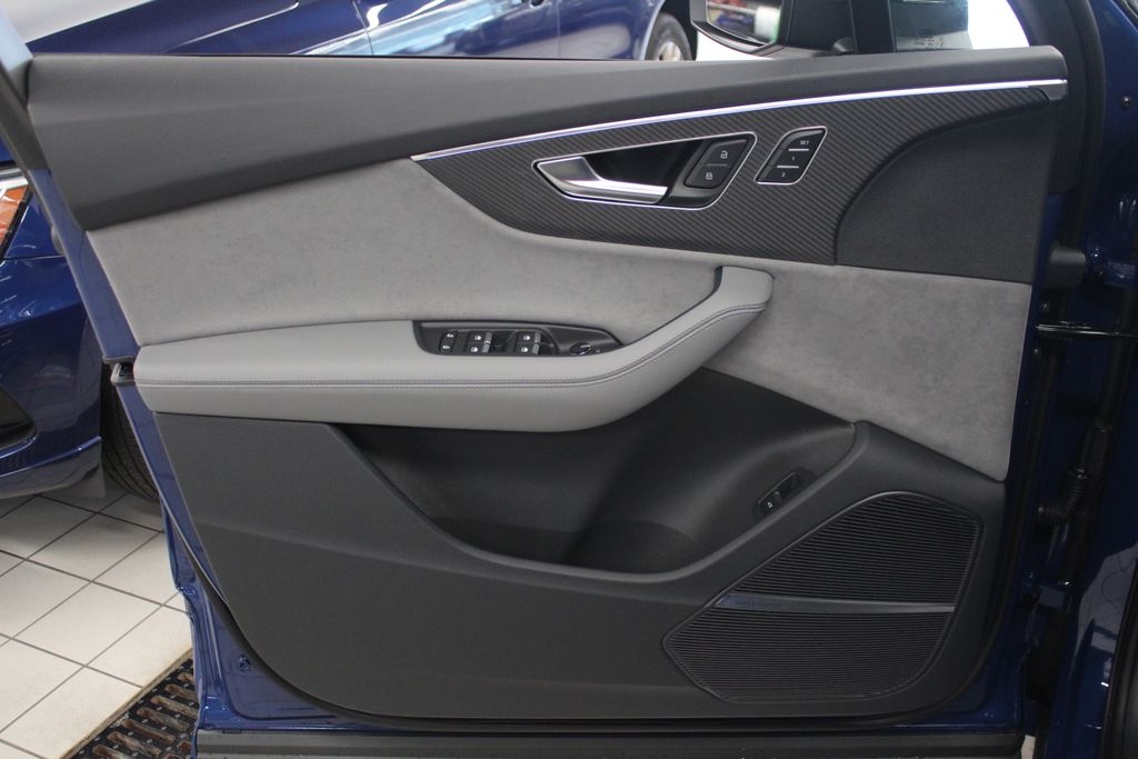 Thumbnail: 2026 Audi SQ7 - 13