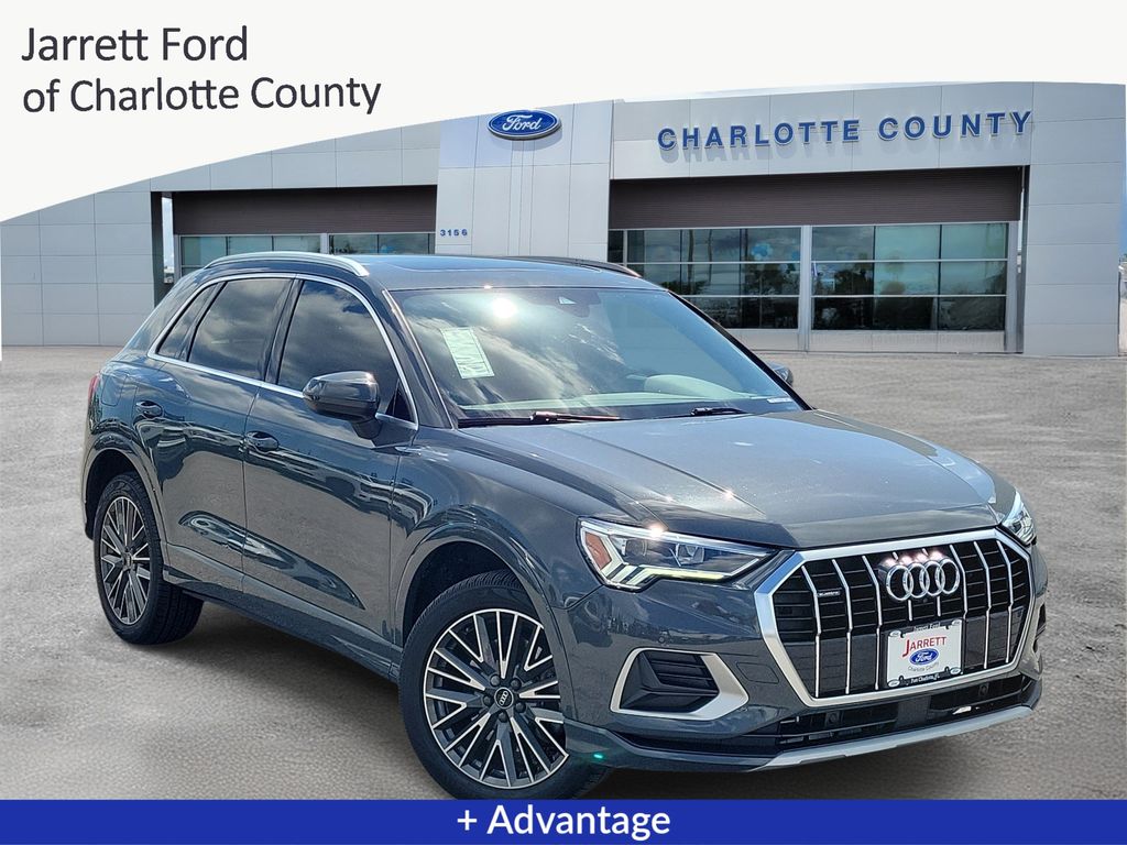  2022 Audi Q3 quattro Premium Plus 40 TFSI   