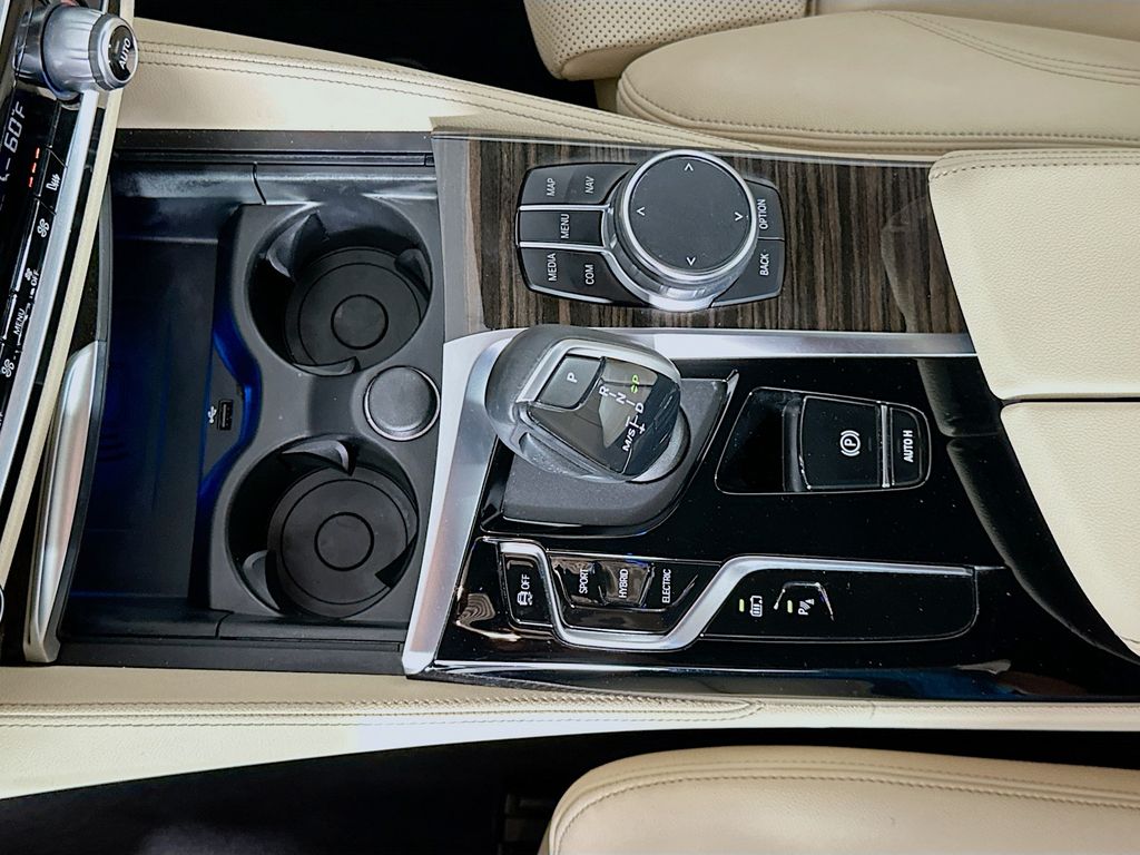 Thumbnail: 2023 BMW 5 Series - 17