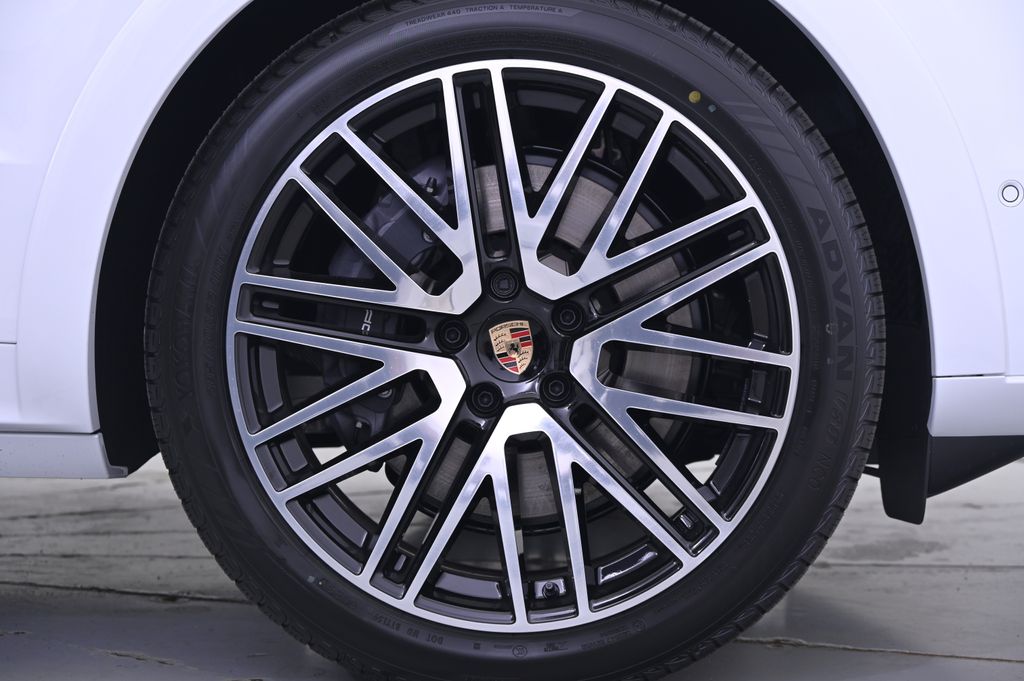 Thumbnail: 2026 Porsche Cayenne - 18