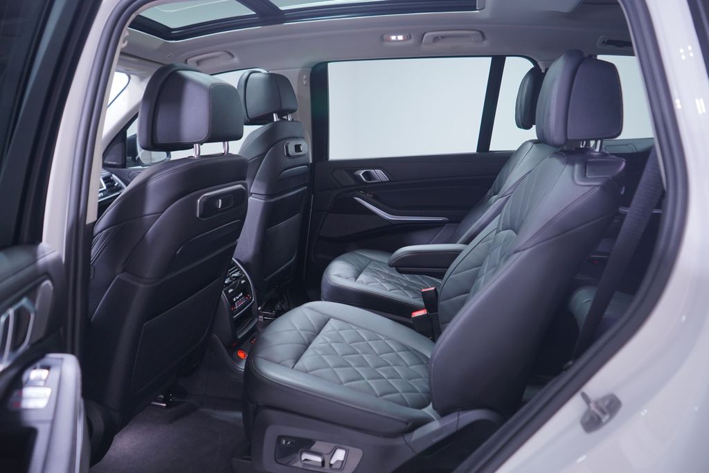 Thumbnail: 2024 BMW X7 - 9