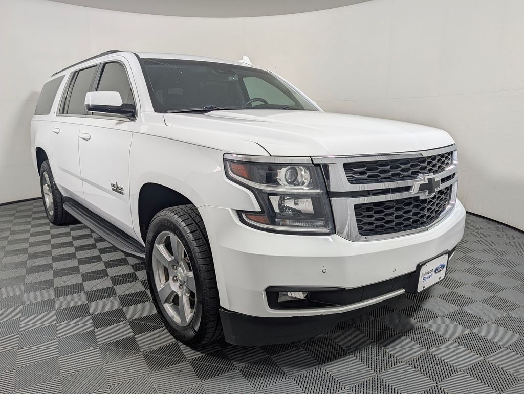 Summit White 2019 Chevrolet Suburban SUV / Crossover 4X2 6-Speed Automatic Overdrive