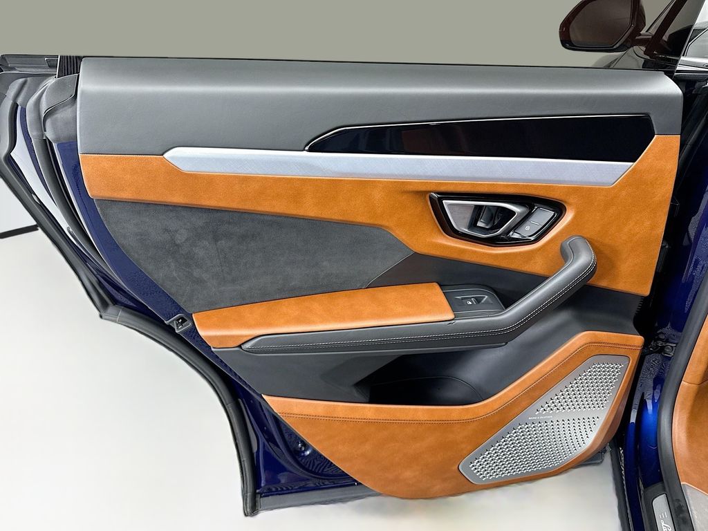 Thumbnail: 2020 Lamborghini Urus - 25