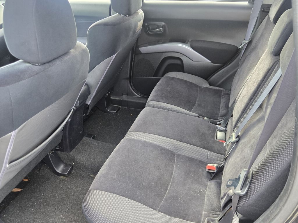 2010 Mitsubishi Outlander - $2,995
