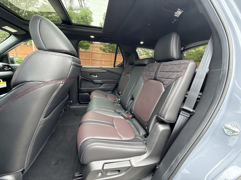 2026 Honda Pilot Black Edition - Photo 15