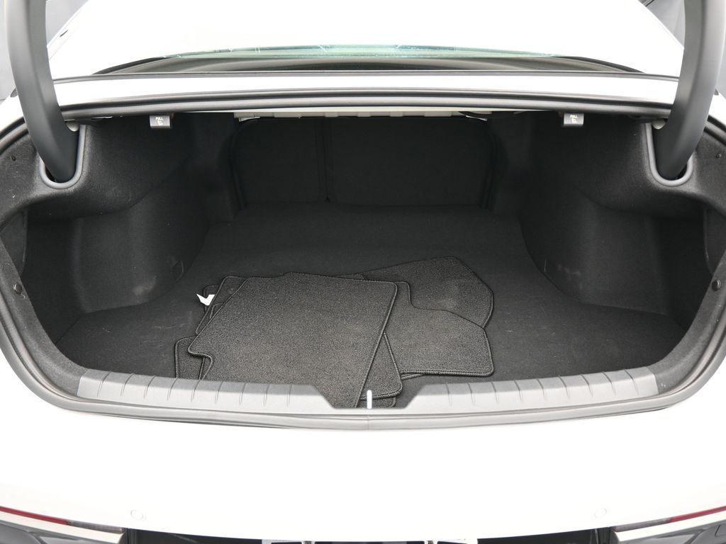 New 2025 Snow White Pearl Kia LXS image 31