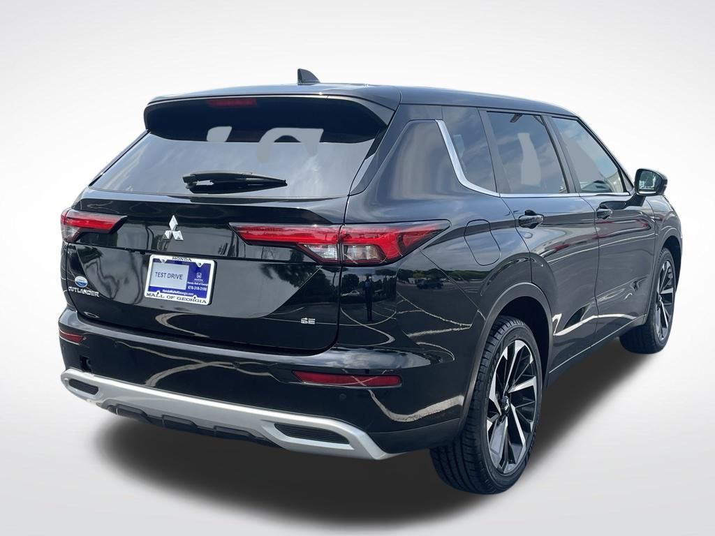 Thumbnail: 2023 Mitsubishi Outlander - 6