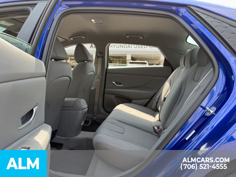 2024 Hyundai Elantra SE - Photo 16