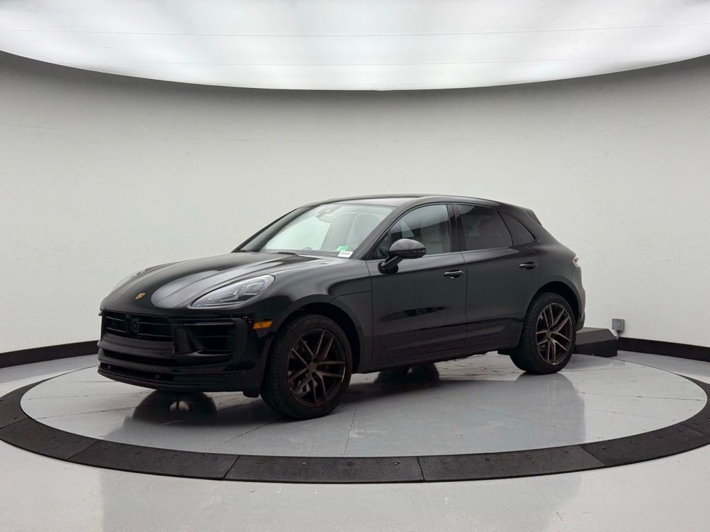 Thumbnail: 2023 Porsche Macan - 1