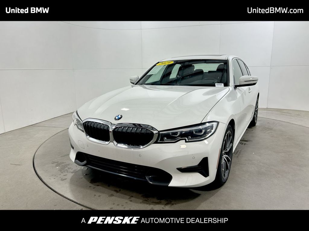 2019 BMW 3 Series 330i Hero Image