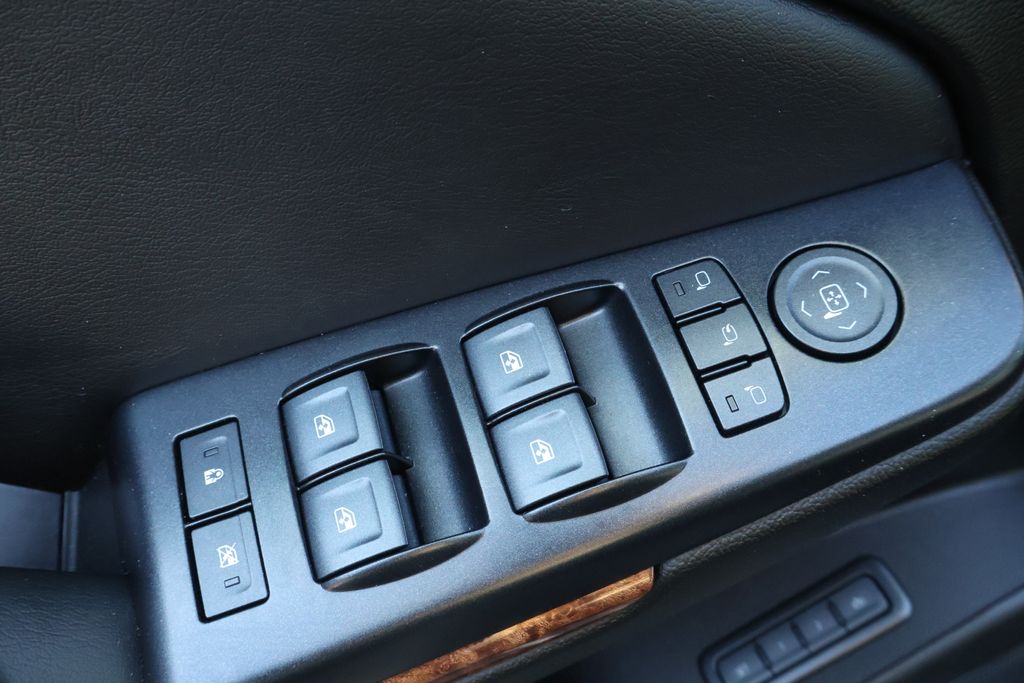 Thumbnail: 2019 Chevrolet Tahoe - 16