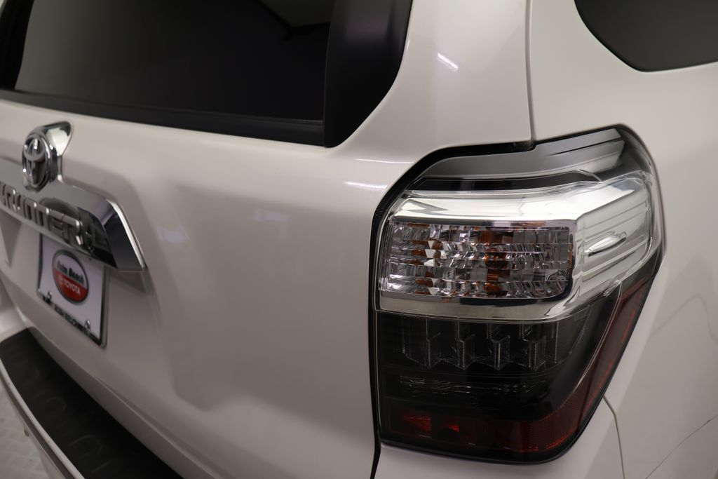 Thumbnail: 2021 Toyota 4Runner - 9