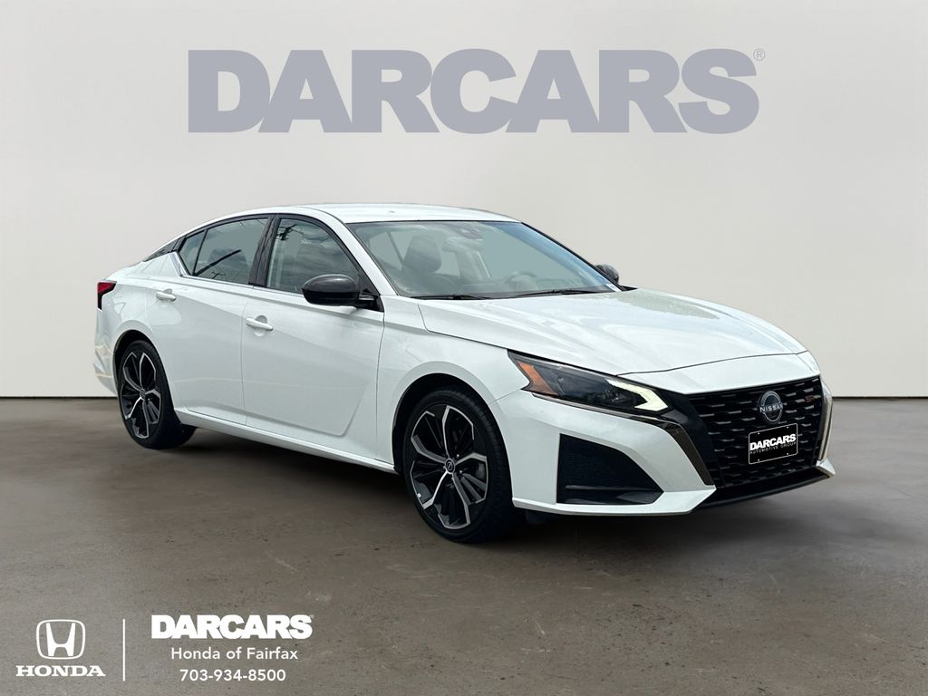 Glacier White 2023 Nissan Altima Sedan Front-Wheel Drive Continuously Variable Transmission