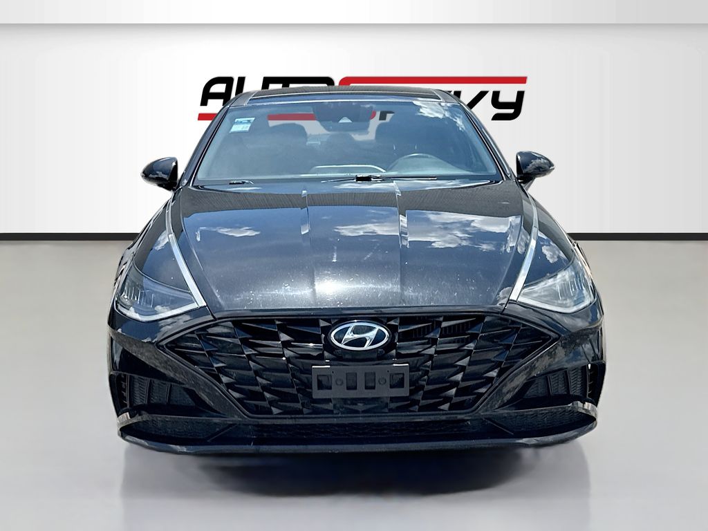 Used 2022 Black Hyundai SEL Plus image 2