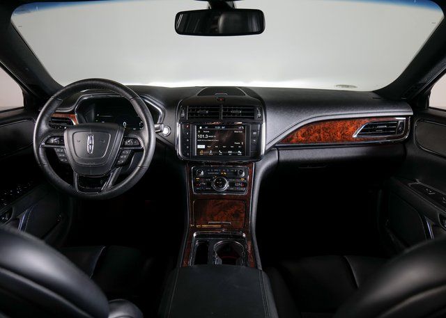 2018 Lincoln Continental Premiere photo 9
