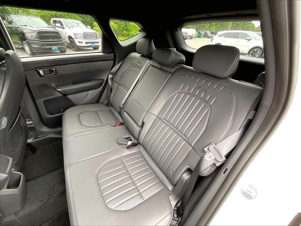 2027 Kia Seltos — photo 15