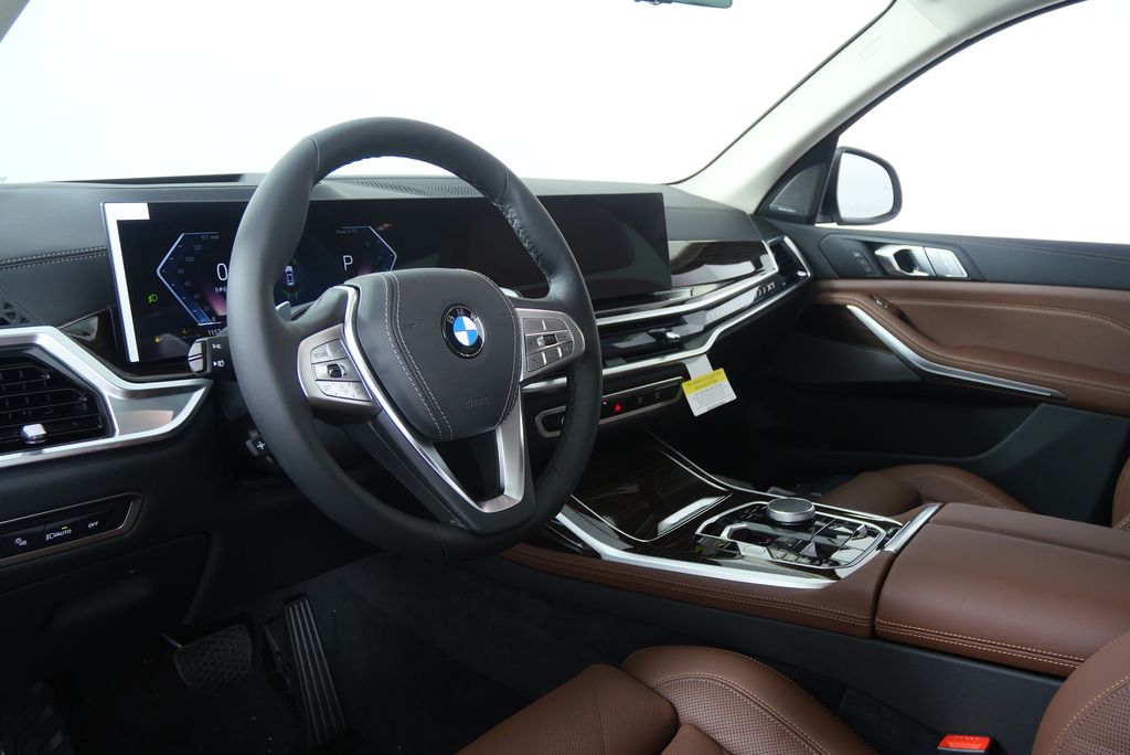 Thumbnail: 2026 BMW X7 - 12