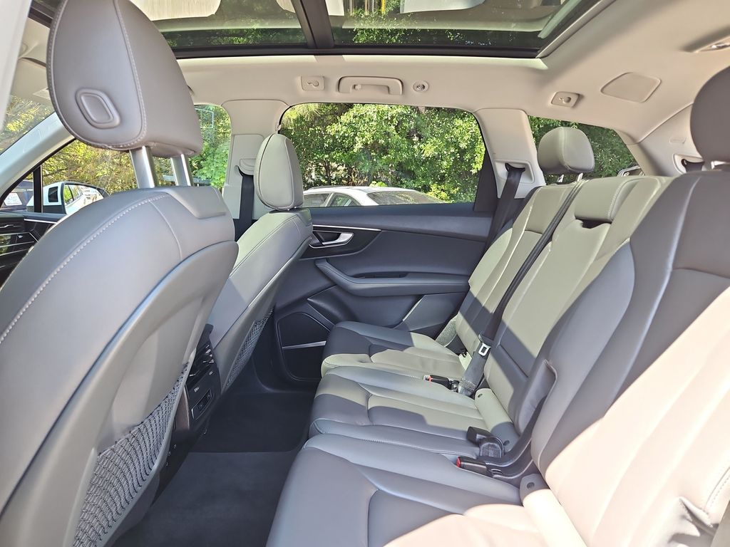 2025 Audi Q7 30