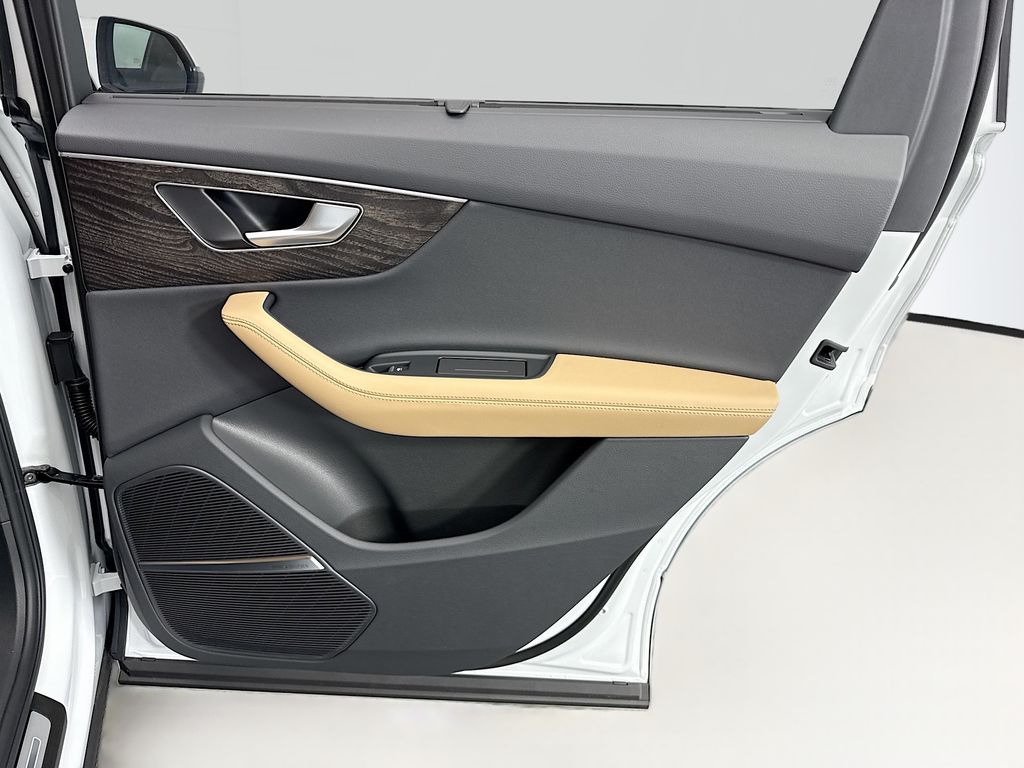 Thumbnail: 2026 Audi Q7 - 26