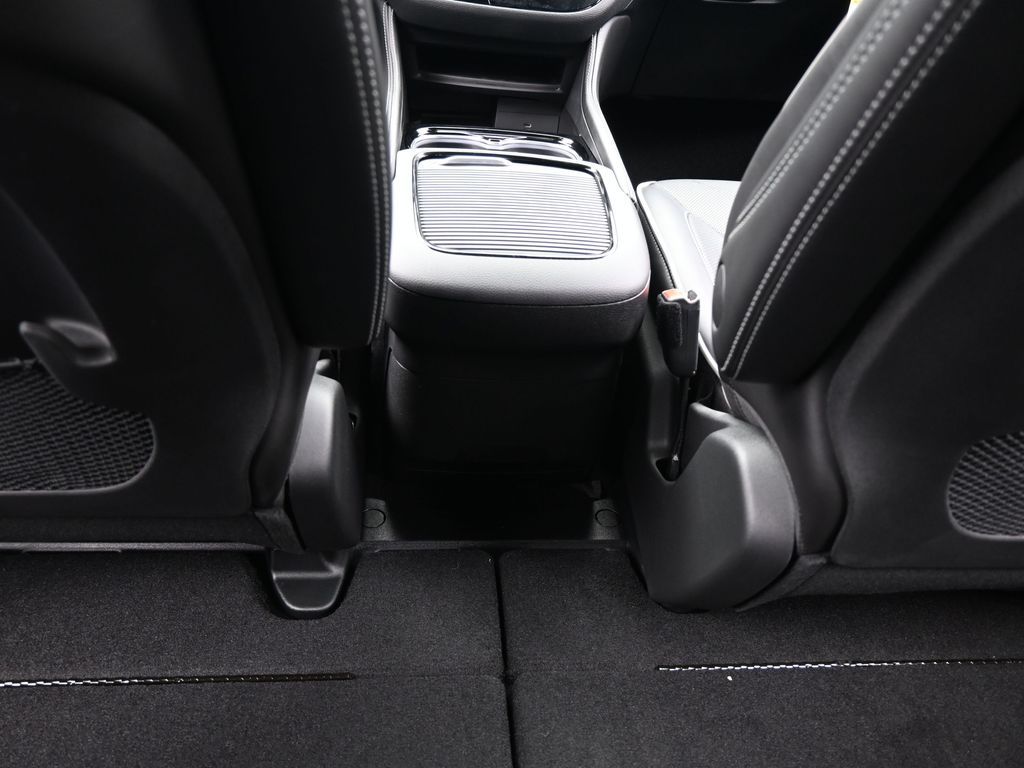 New 2026 Bright White Clearcoat Chrysler Limited image 29