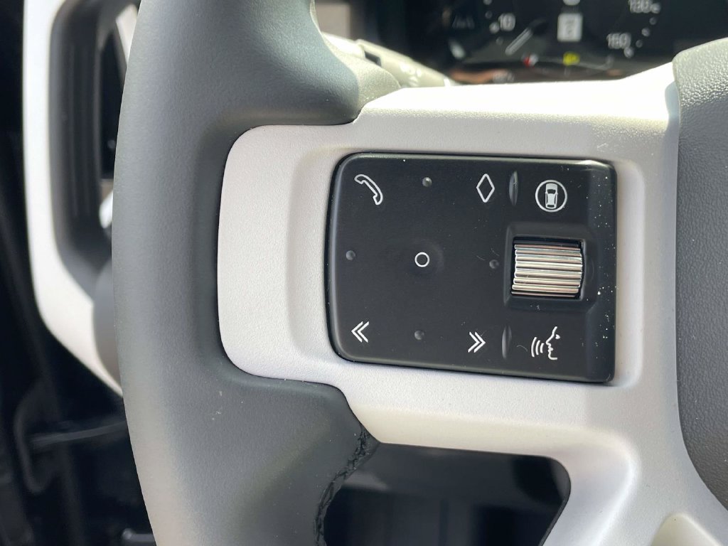 New 2026 Black Land Rover X-Dynamic SE image 36