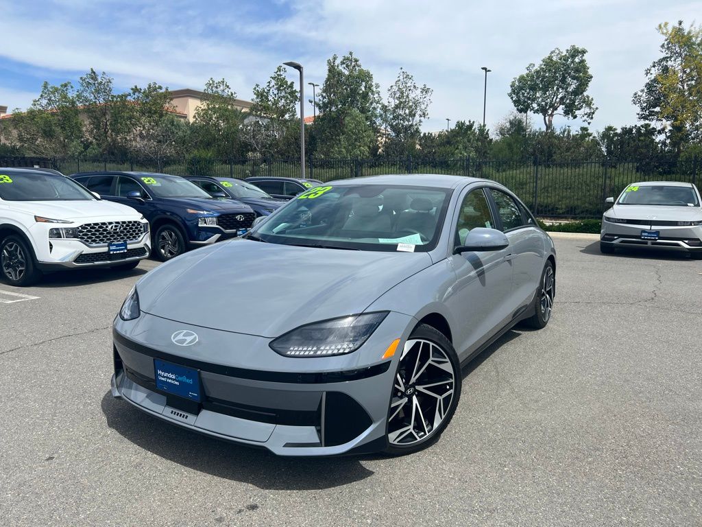 View vehicle photo 4