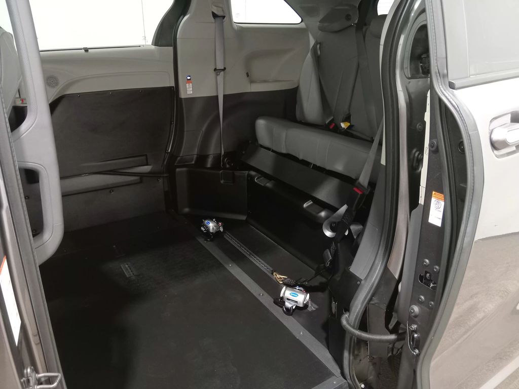 2022 Toyota Sienna XLE