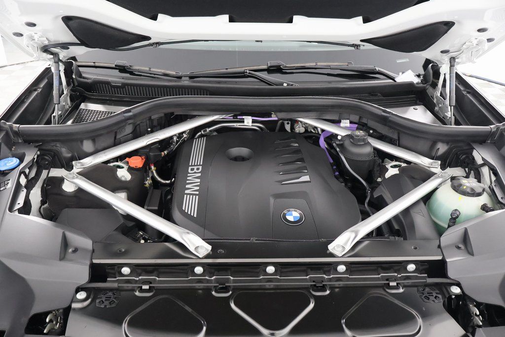 Thumbnail: 2027 BMW X7 - 9